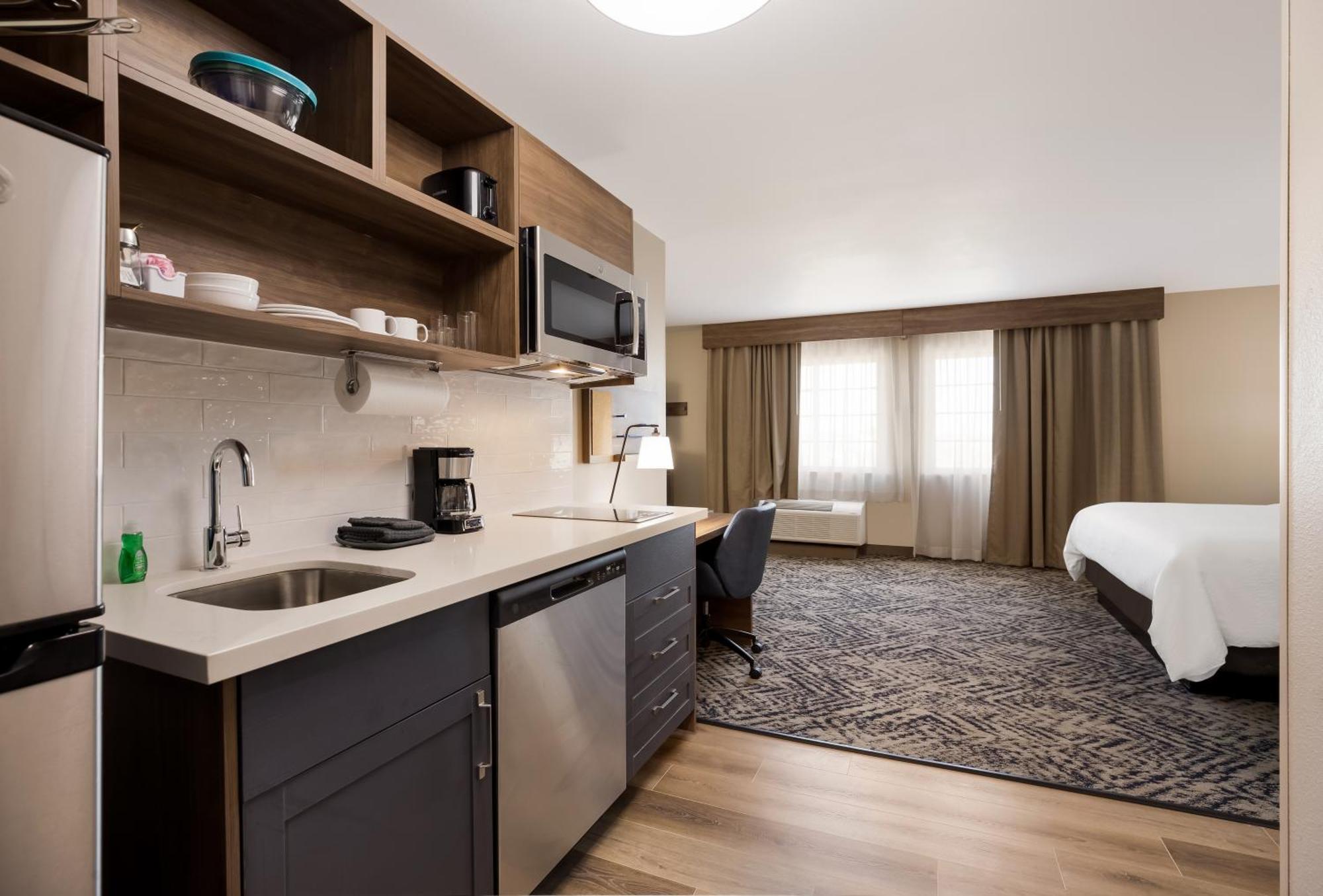 King Studio Suite Kitchen